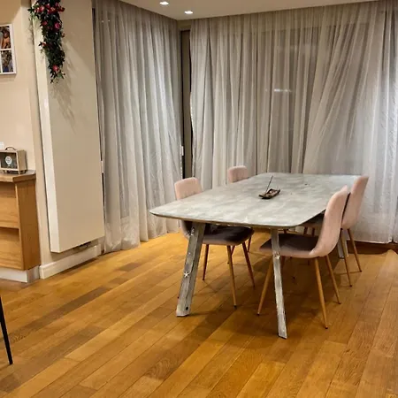 Alojamento de Acomodação e Pequeno-almoço Modern With Sauna, Fireplace & View Braşov