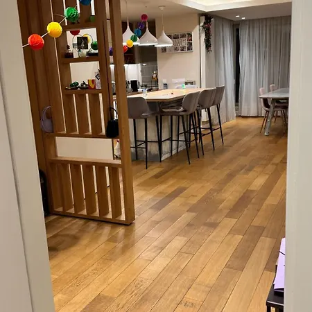 Modern With Sauna, Fireplace & View Alojamento de Acomodação e Pequeno-almoço Braşov